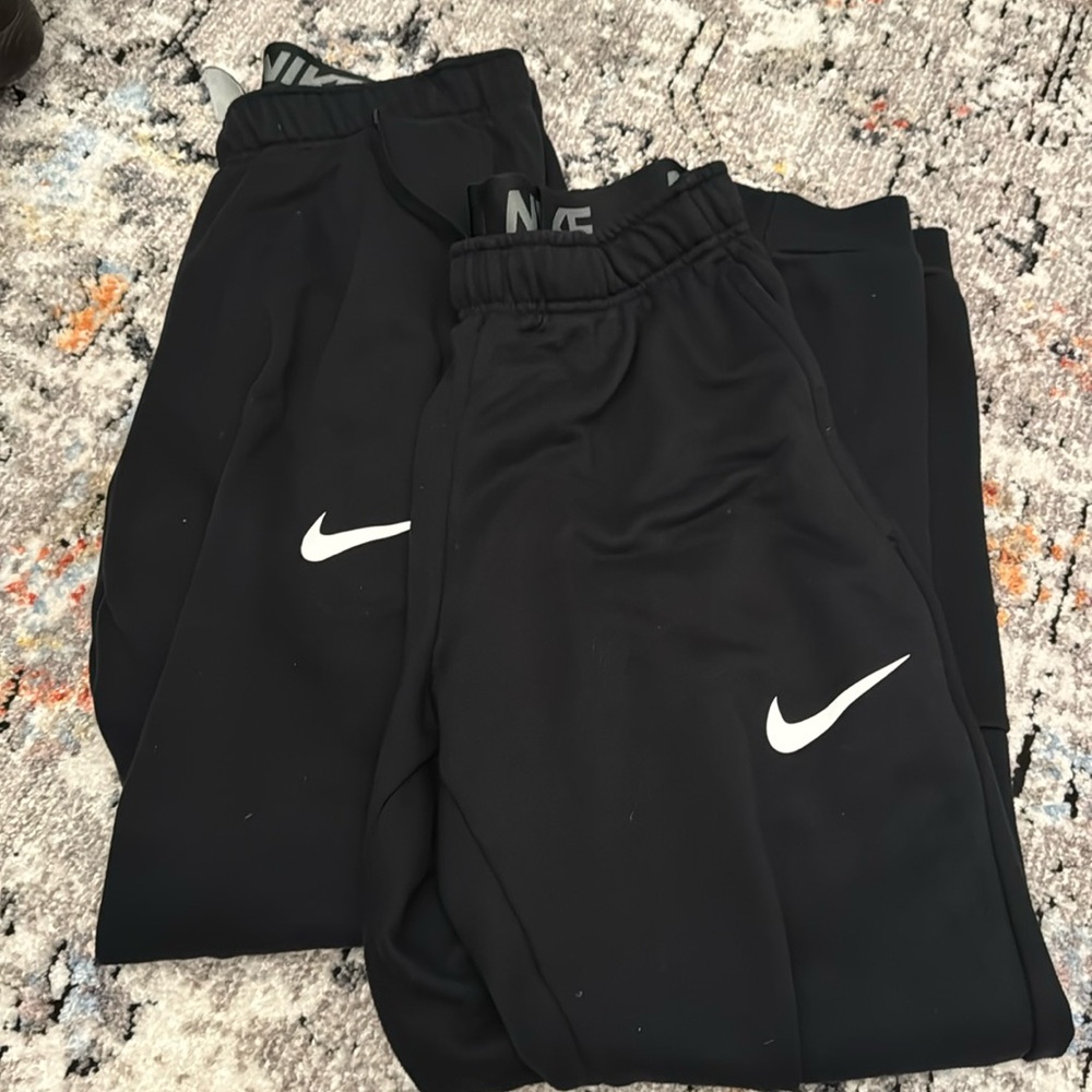 Men’s black Nike joggers